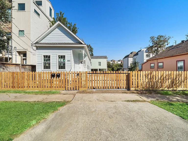 1414 Shearn St #B — Photo 8