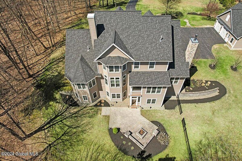 4th image of 425 Wilton Road