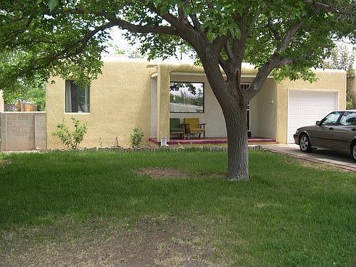 1st image of 920 Palomas Dr SE