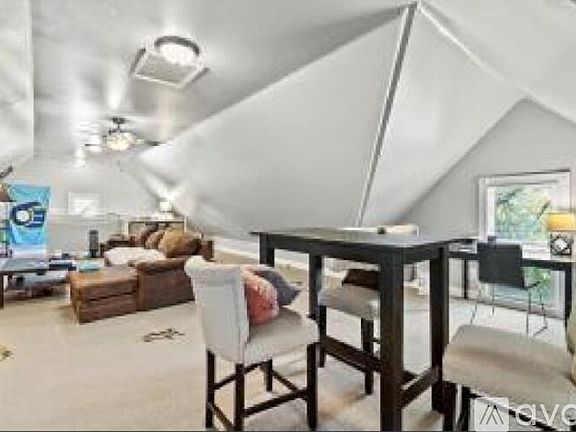 4th image of 2102 N Cambridge Ave #2104