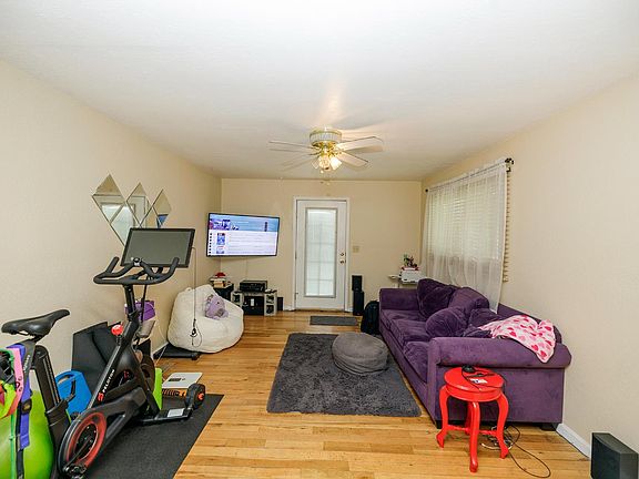 4th image of 148 Frances Ave