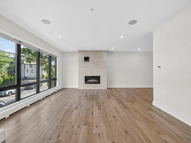 1157 Inwood Ter — Photo 4