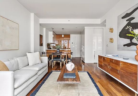 2nd image of 130 W 20th St APT 7C