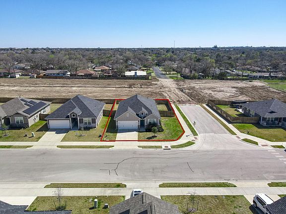 3rd image of 2406 Lightfoot Ln