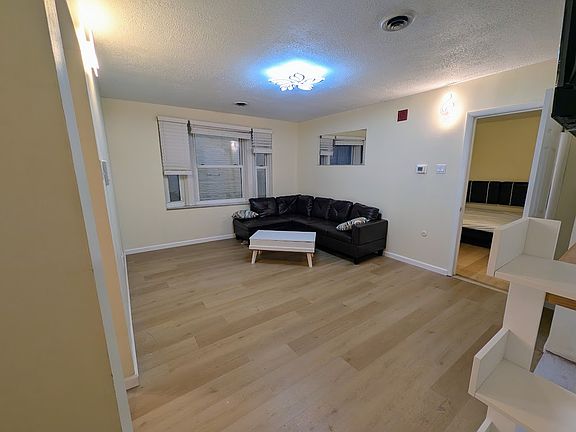 2nd image of 5523 Ellsworth Ave APT 3B