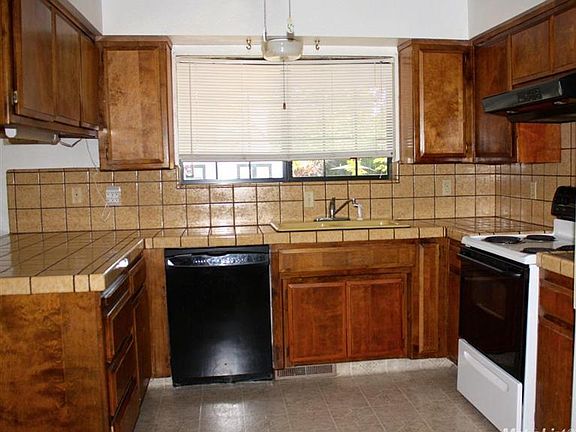 4th image of 400 Sequoia St