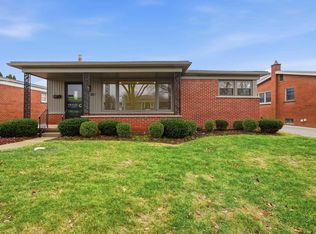 18050 Winsome Rd, Fraser, MI 48026