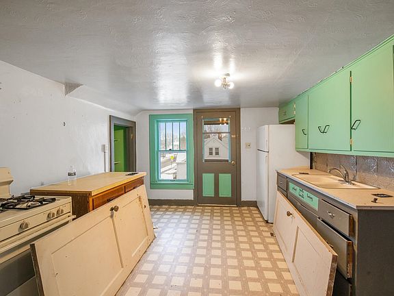 3rd image of 202 Irene St