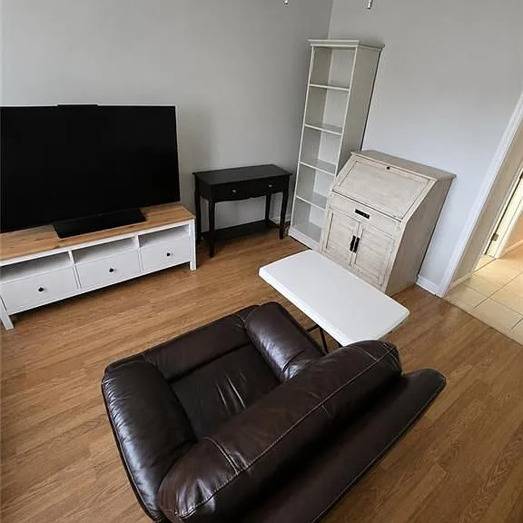 10 Burleigh St #2 — Photo 9