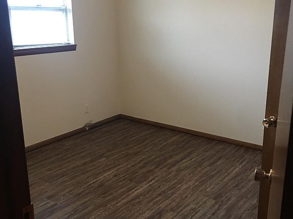 5th image of 415 N Glenwood Dr