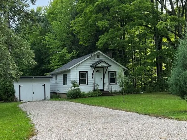 55 E Pine St, Jefferson, OH 44047