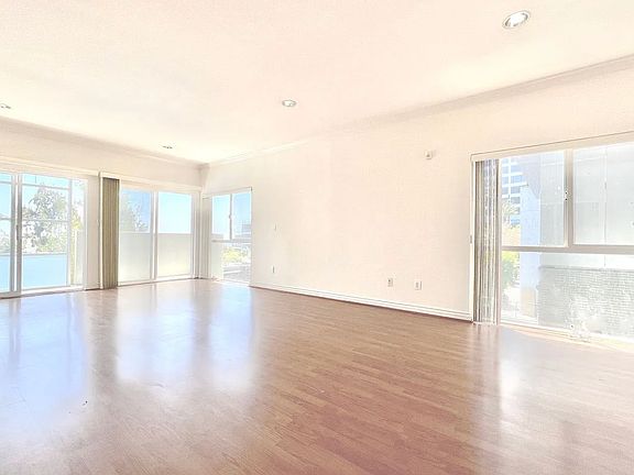 2nd image of 8411 De Longpre Ave Unit 201