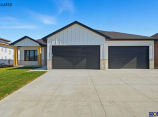 10821 Century Ln, Lincoln, NE 68527