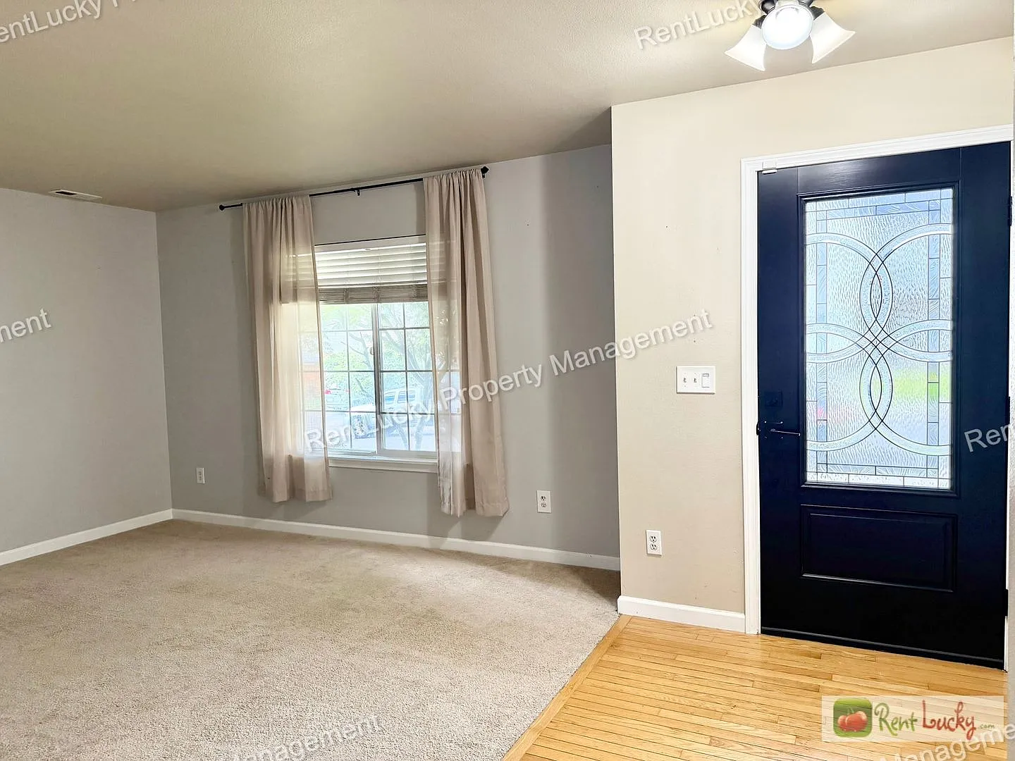 Beautiful 3 Bedroom Home in Puyallup w/ Spacious Layout and Private Yard! — Photo 2