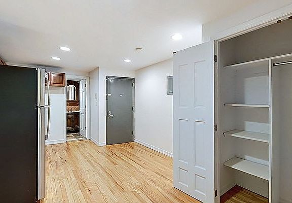 3rd image of 126 E 7th St #3B1