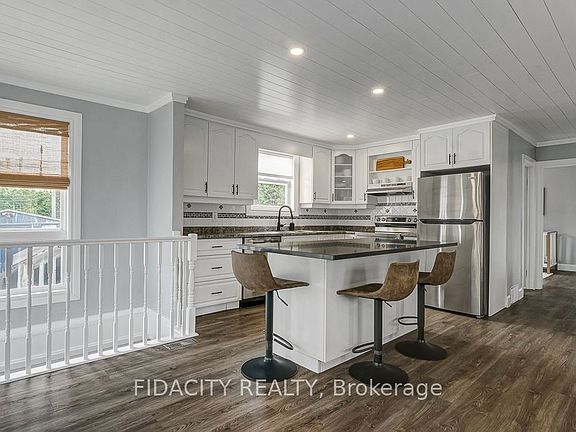 3rd image of 1336 Saint Jacques Rd