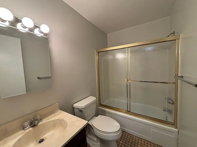 1721 Donlee Dr — Photo 9