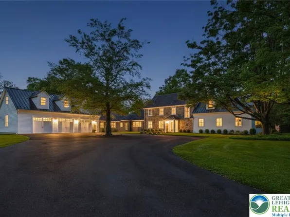 1803 Apple Tree Ln, Bethlehem, PA 18015