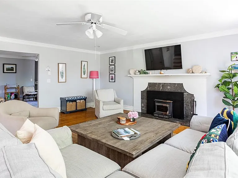 2300 Pine Tree Rd — Photo 24