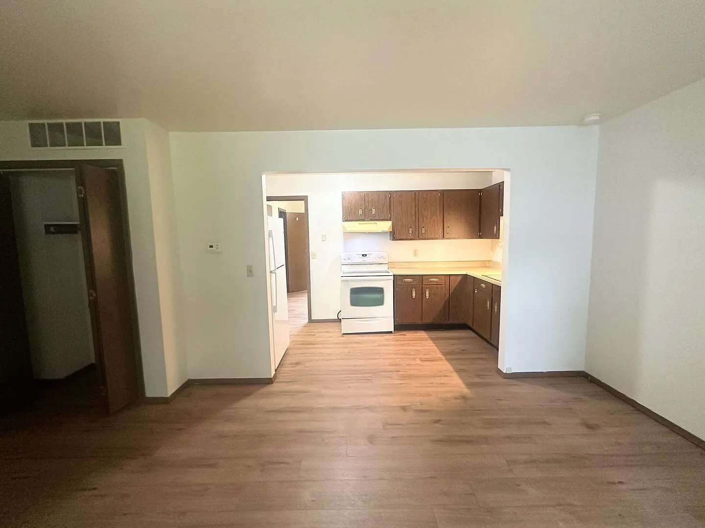 312 S Sawyer St — Photo 2