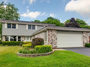130 W Appletree Ln, Arlington Heights, IL 60004