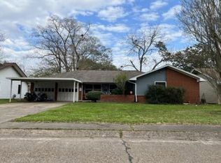 507 Sycamore St, Lake Jackson, TX 77566
