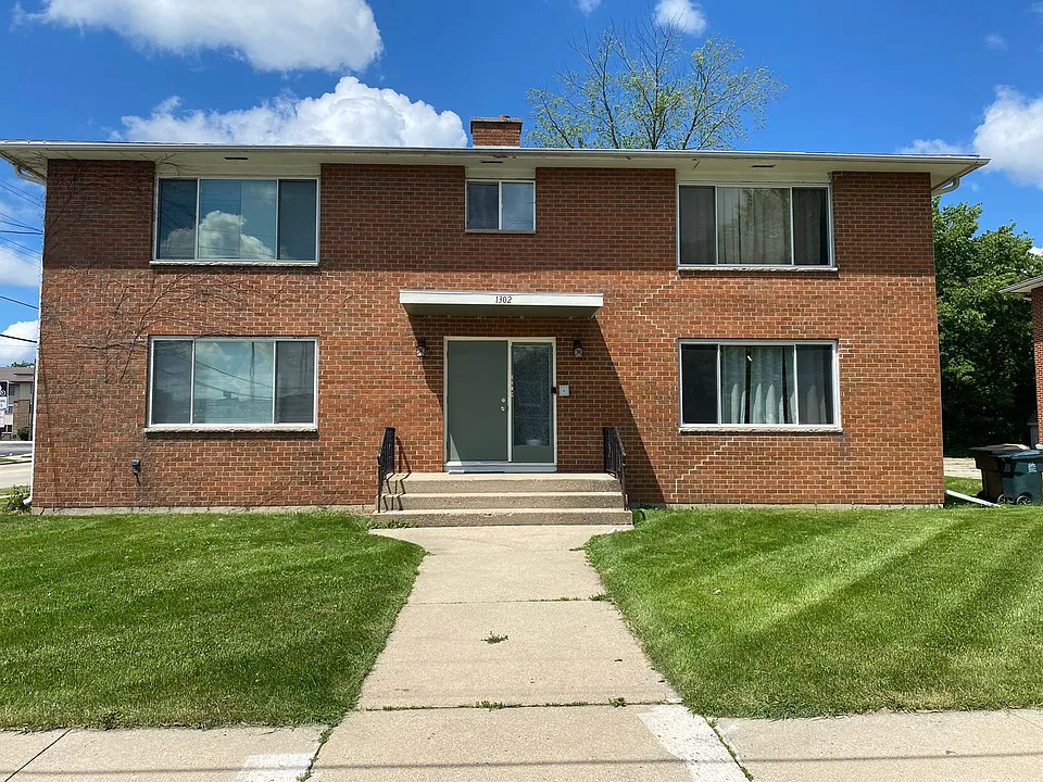 1302 Crowley Ave