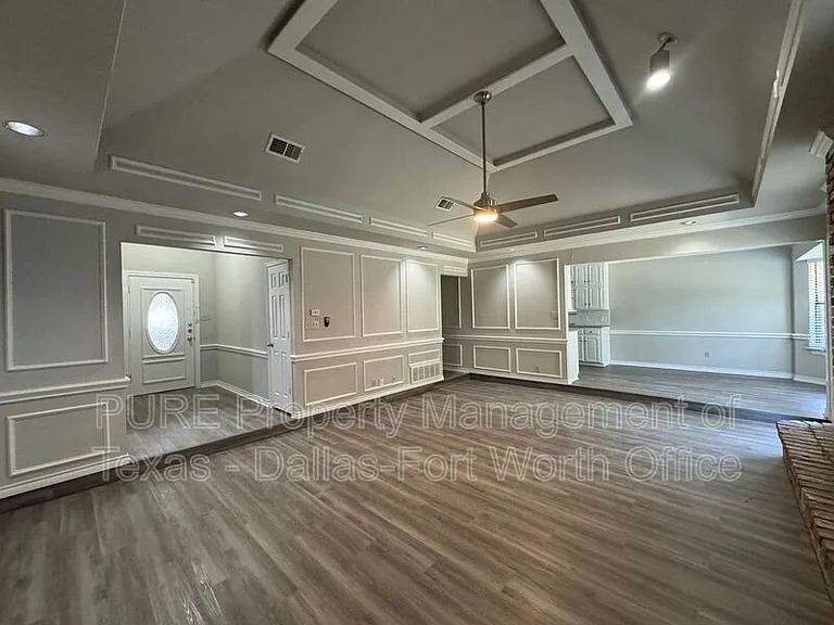 7729 Red Oak St — Photo 2