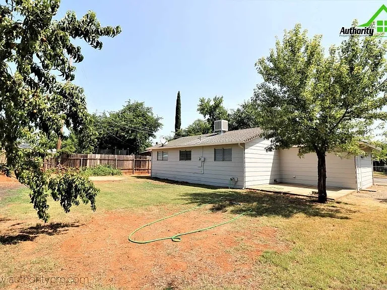 3994 Mercury Dr — Photo 18