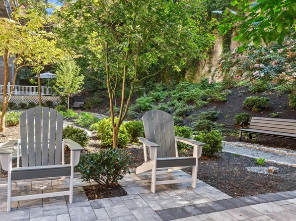 158-18 Riverside Drive West image 11 of 20