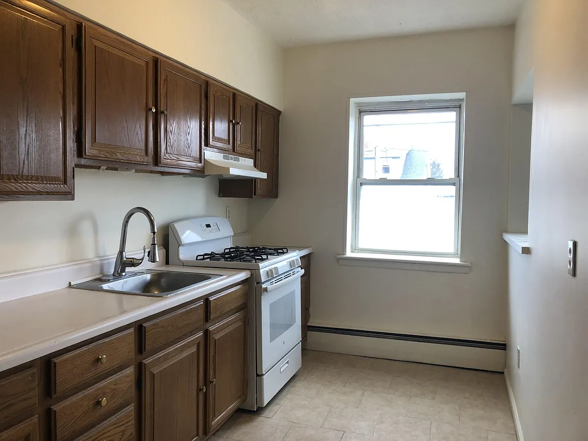 Building Photo - 543 Joralemon St #2A