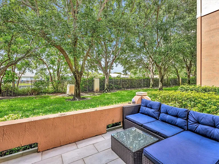 2414 Venetian Way — Photo 28