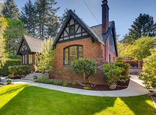 8471 SW 37th Ave UNIT A, Portland, OR 97219