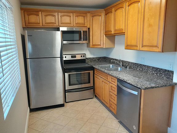 2nd image of 1371 E Washington Ave #202