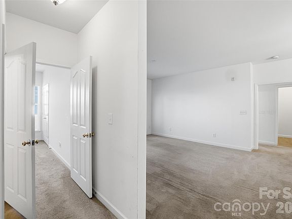 2nd image of 16742 Amberside Rd