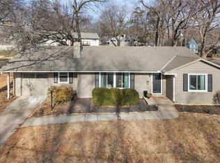 3724 W 77th St, Prairie Village, KS 66208