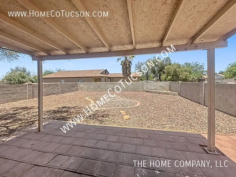 2755 E Liverpool Dr — Photo 16