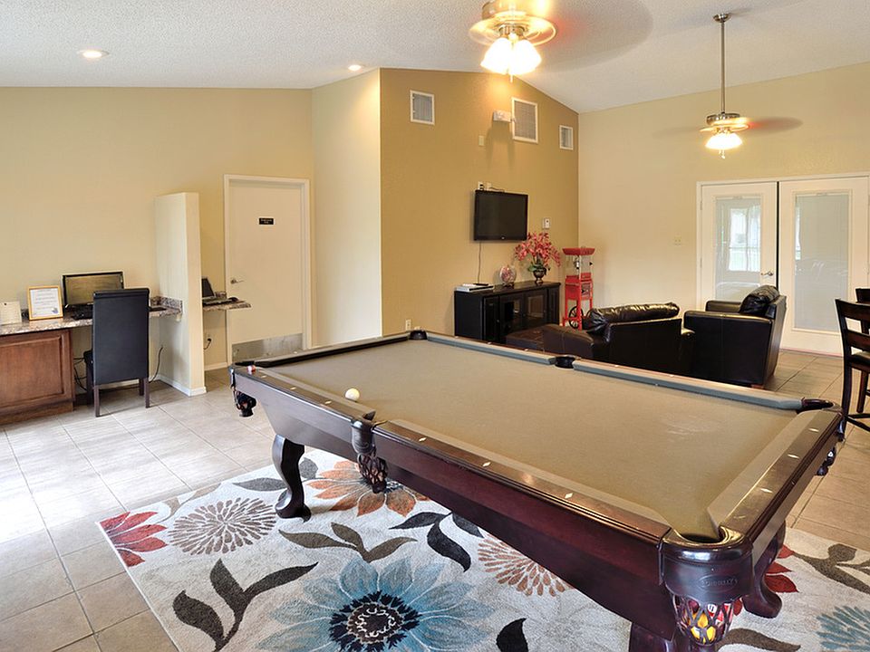 Camelot''s Clubroom with Business Center and Games