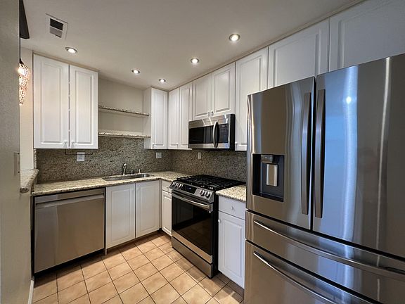 3rd image of 334 Dunsmuir Ter Unit 6
