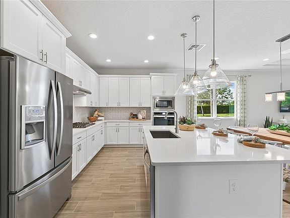 2nd image of 2418 Park Ridge St