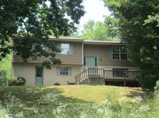 950 E Valley Dr, Rossville, GA 30741