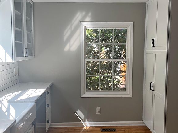 5th image of 213 Aurora Dr