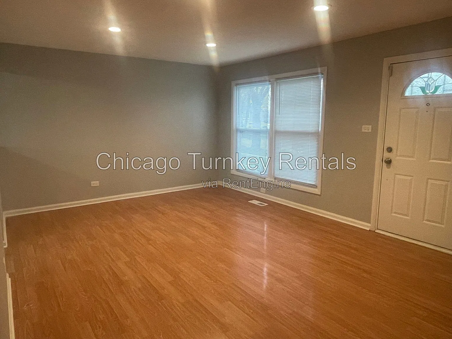 3 bed, 1.0 bath, 960 sqft, $2,400 — Photo 4
