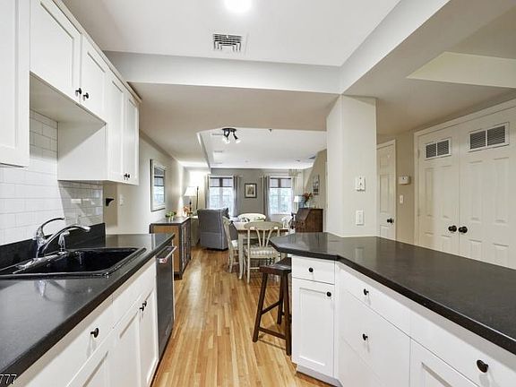 3rd image of 17 Church St Unit 12
