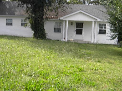 1st image of 905 Twin Oak Dr