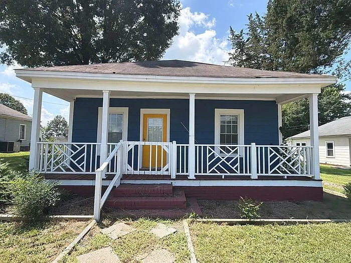2 bed, 1.0 bath, 1016 sqft, $1,495 — Photo 1