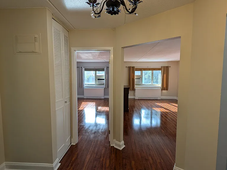 470 Halstead Ave #2S — Photo 4