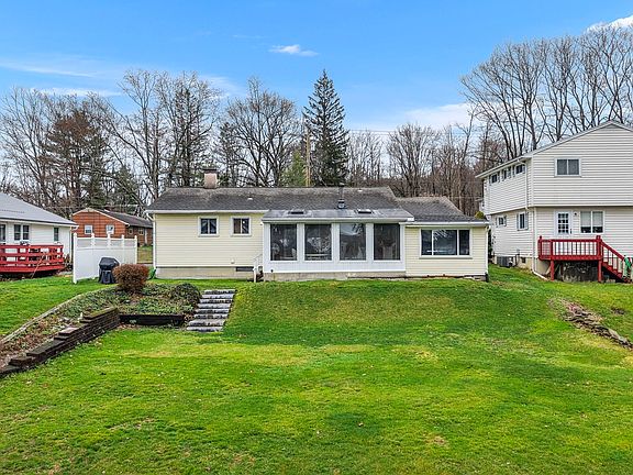 4th image of 102 Orchard Ave