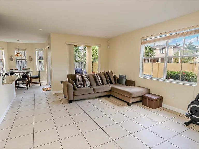 4612 NW 94th Ct — Photo 11