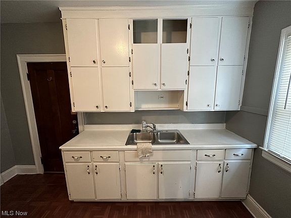 3rd image of 3871 W 136th St